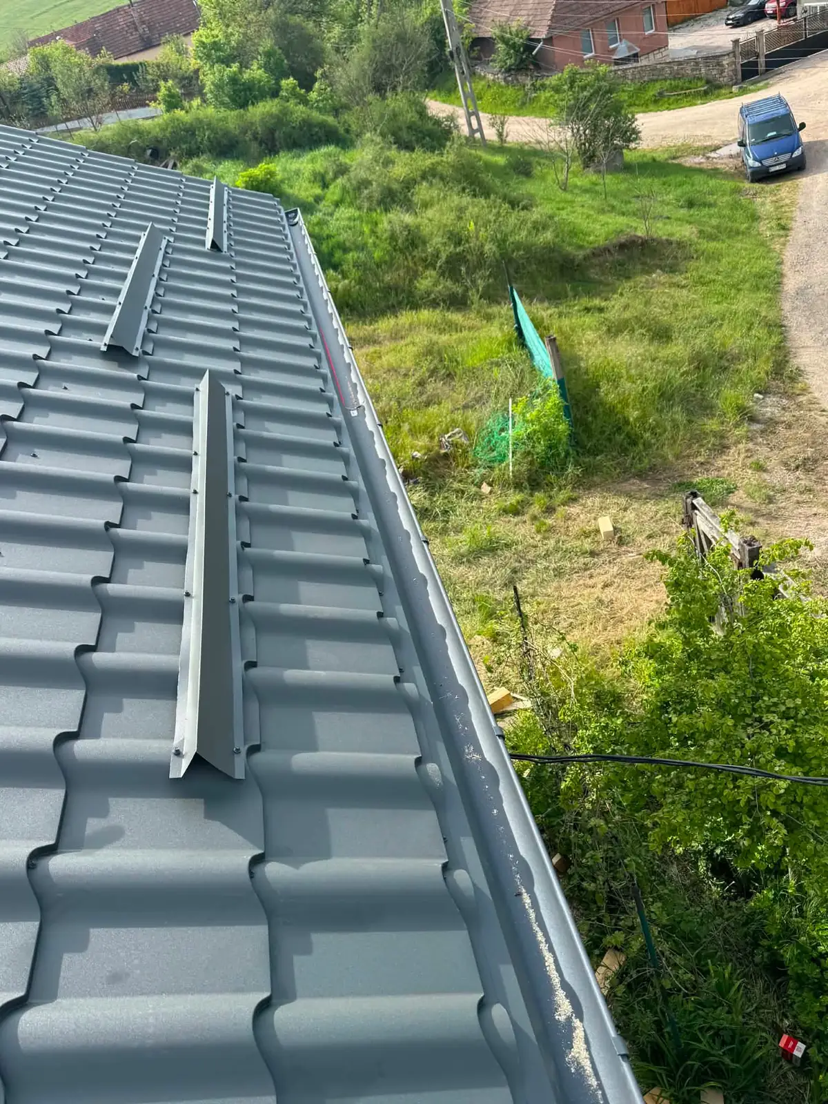 Margine de versant cu sistemul pluvial montat