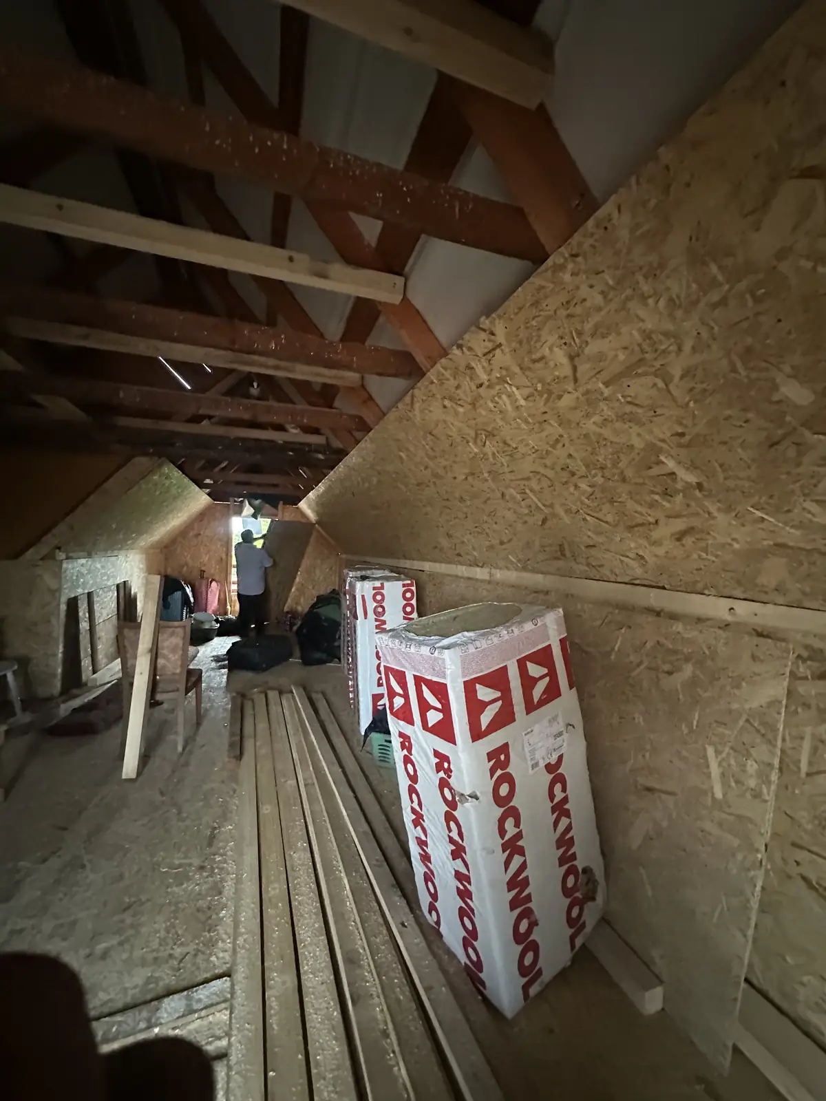 Pod în amenajare, cu astereală și vată minerală
